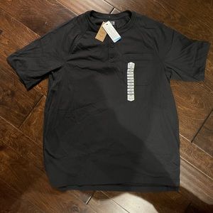 ✨Men’s Duluth Coolmax Henley!